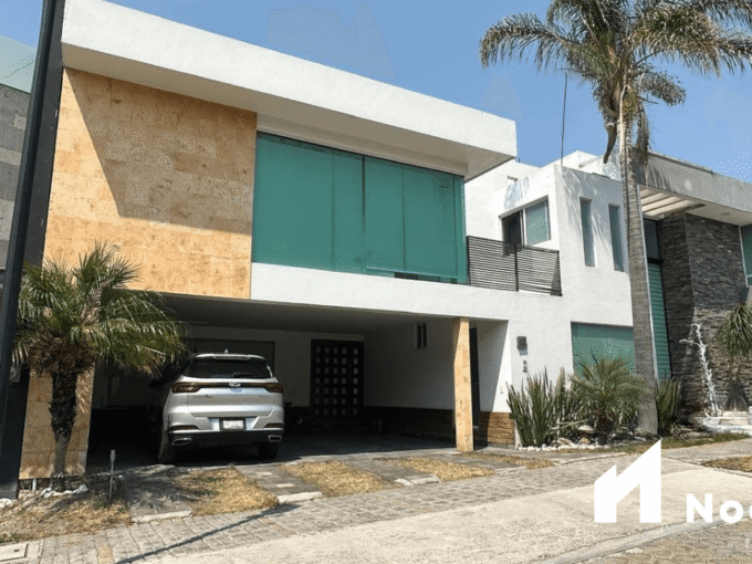 Casa en Lomas de Angelópolis I